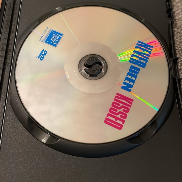 Never Been Kissed / BUNDLE AND SAVE ON MOVIES - Picture 7 of 8